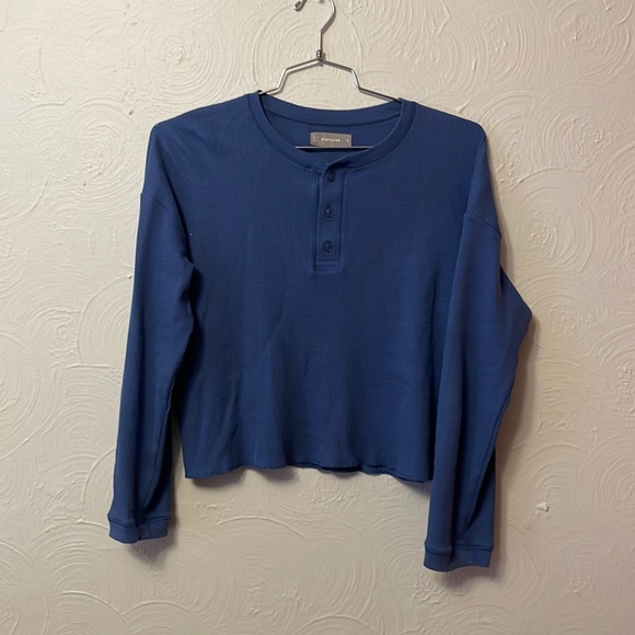 Everlane Blue Henley Top - Picture 2 of 5